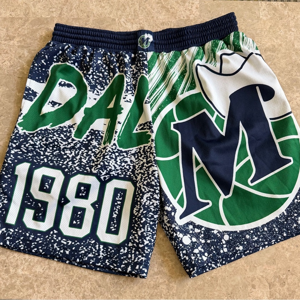 Men's Graphic Athletic Shorts in Navy & Green
